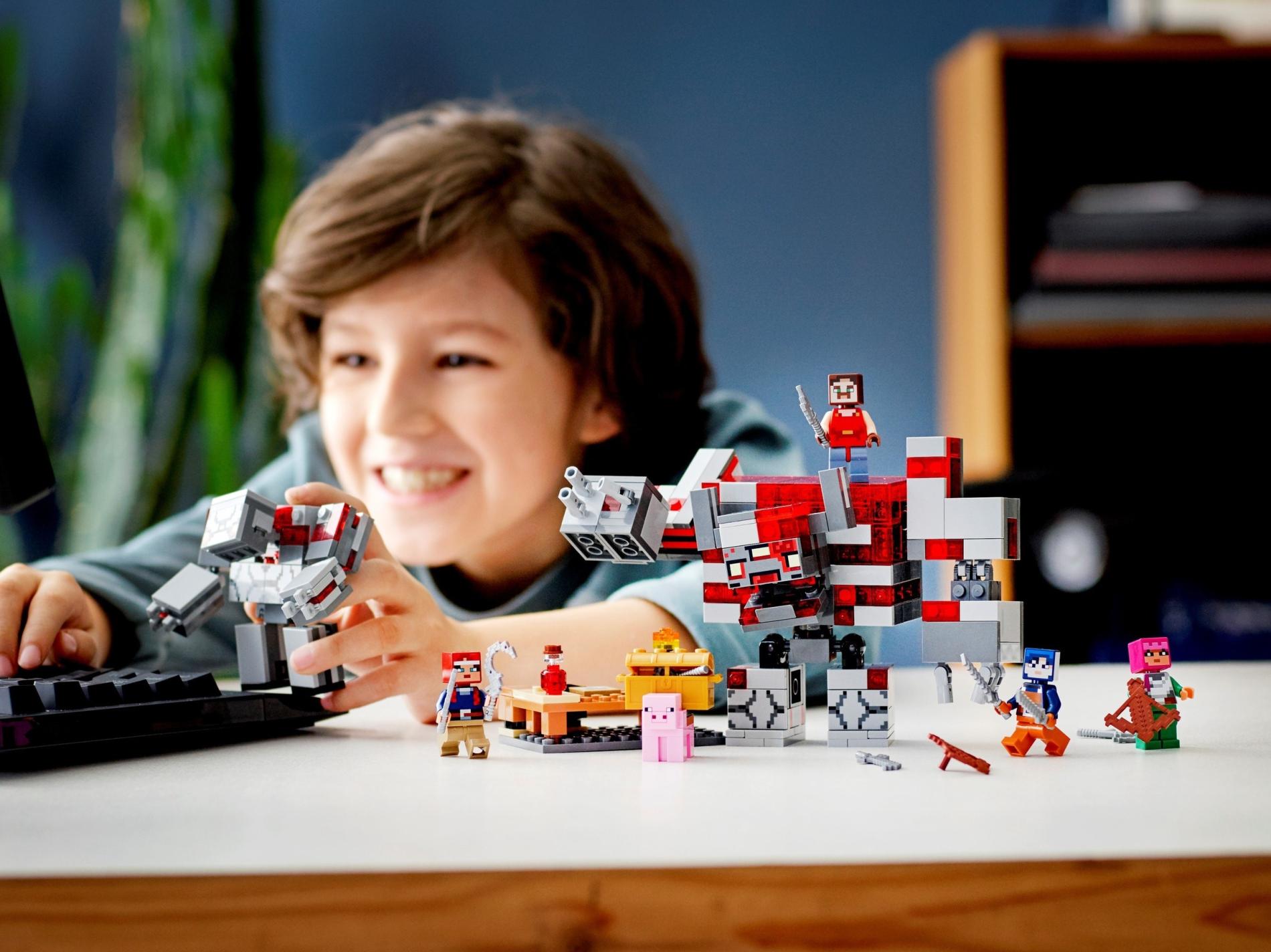 ����������� LEGO 21163 - ���� Minecraft ����� �� ������� ����