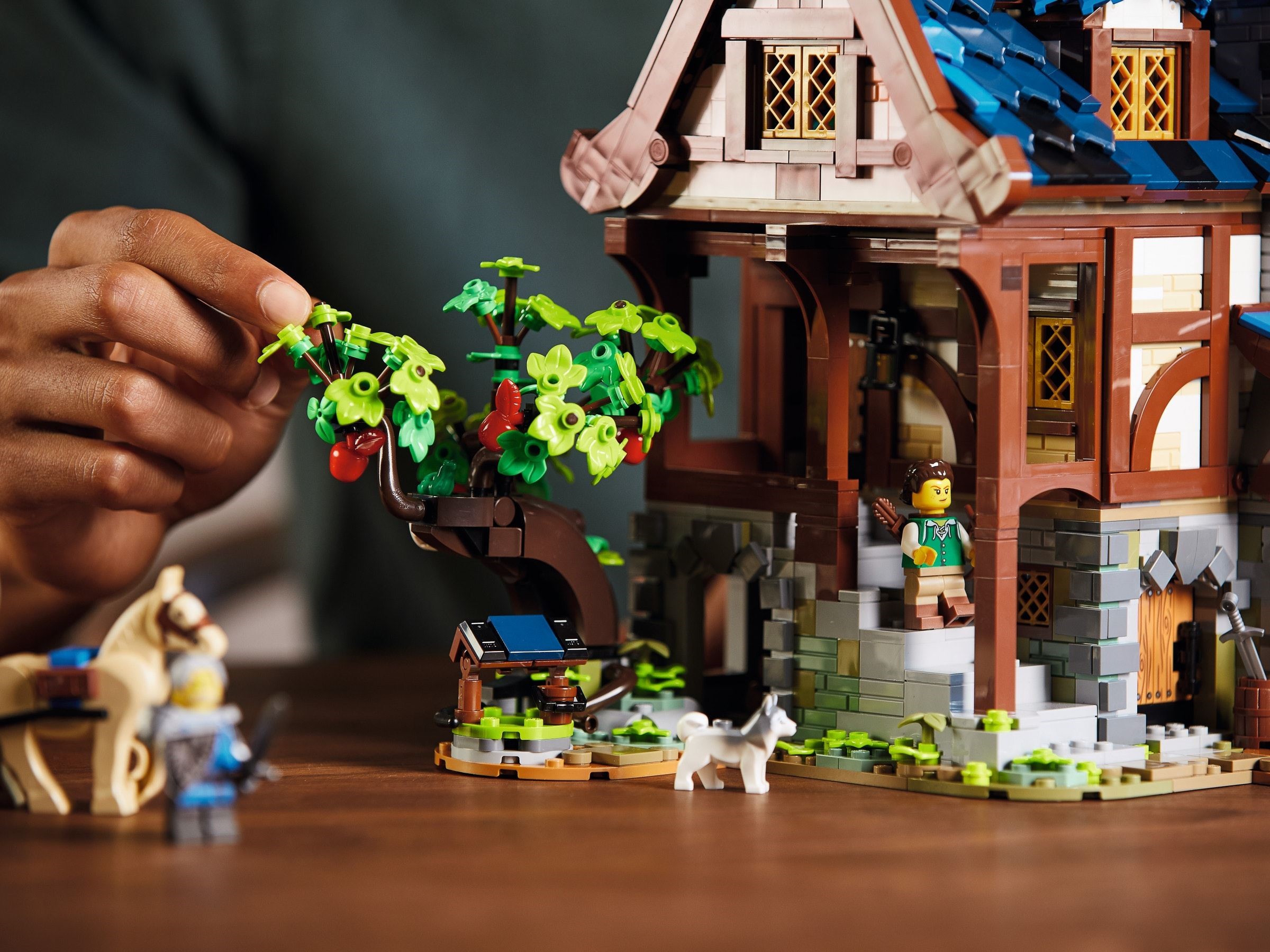 ����������� LEGO 21325 ������������� �������