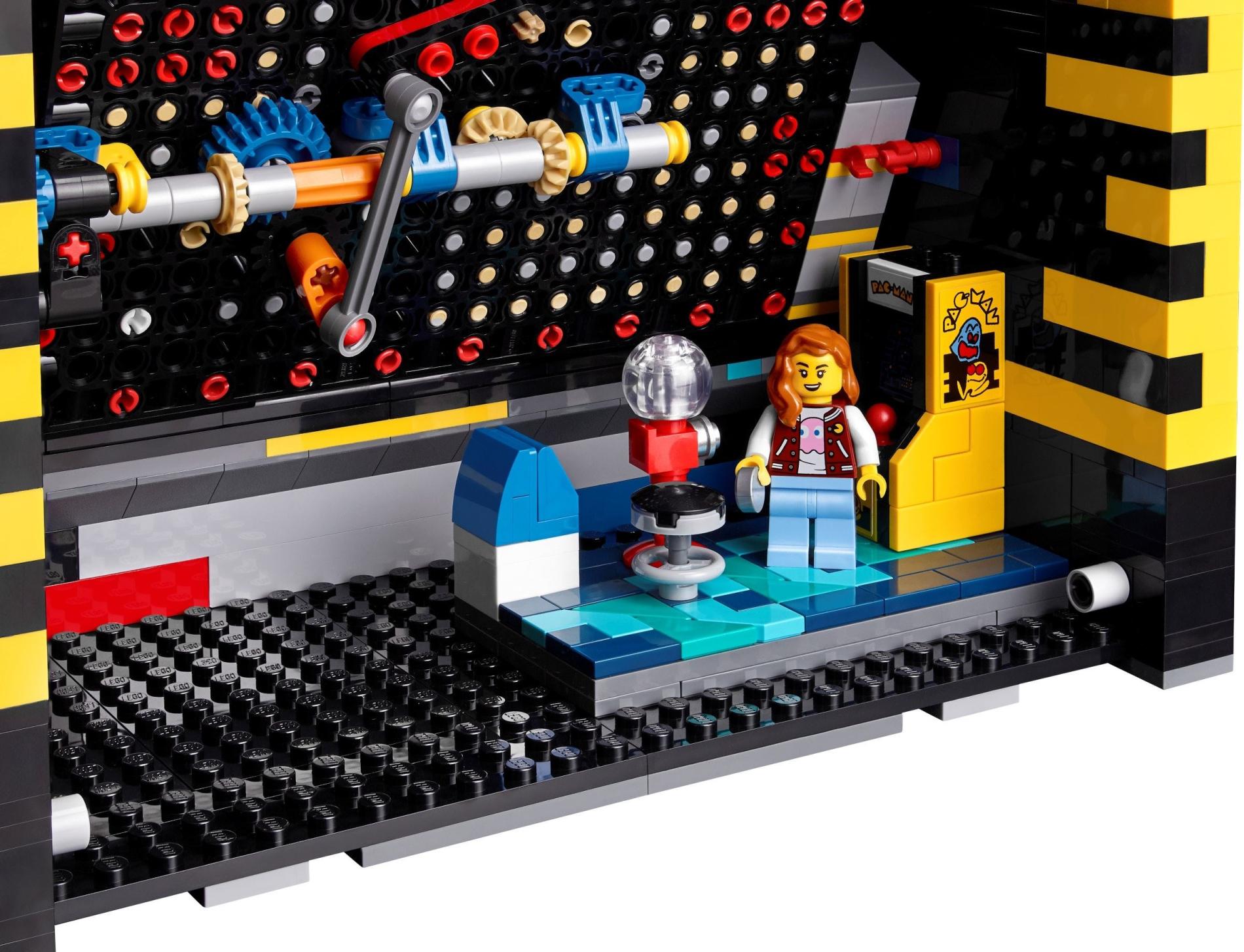 ����������� LEGO 10323 �������� ���� Pac-Man