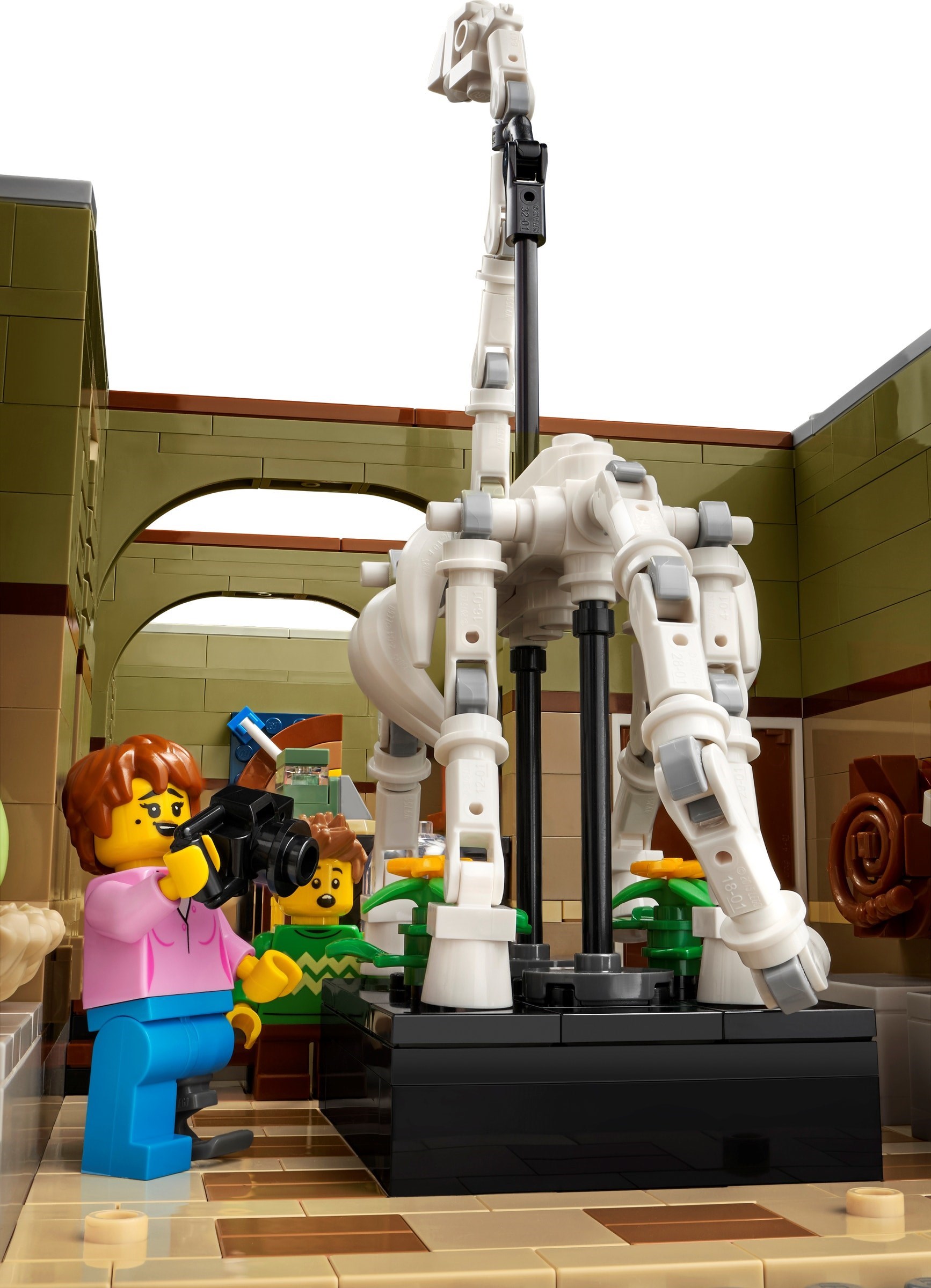 ����������� LEGO 10326 ����� ��������������