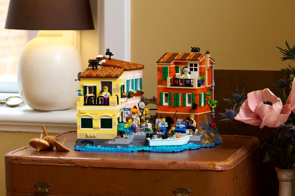 ����������� LEGO 21359 - ���� ����������� �������