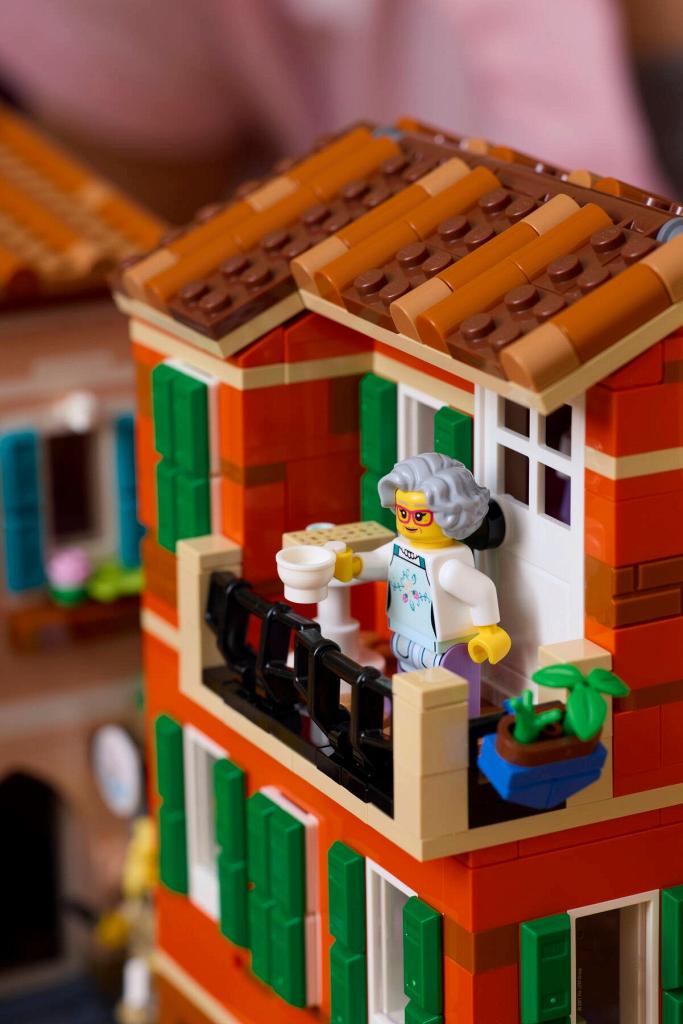 ����������� LEGO 21359 - ���� ����������� �������
