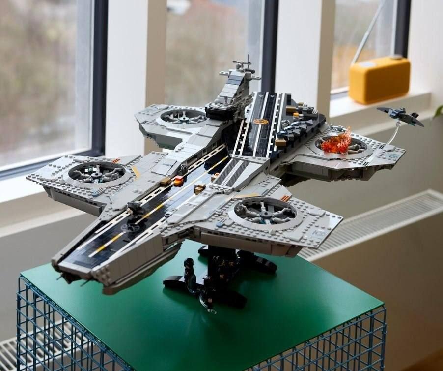 ����������� LEGO 76354 - ���� �������������� ����������� SHIELD, 3057 �������