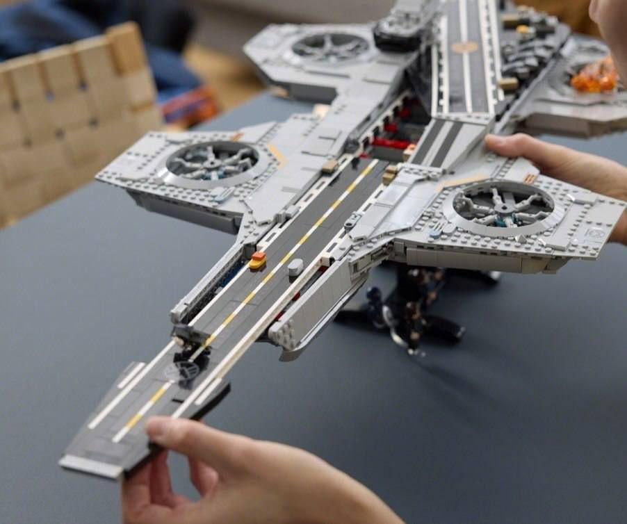 ����������� LEGO 76354 - ���� �������������� ����������� SHIELD, 3057 �������