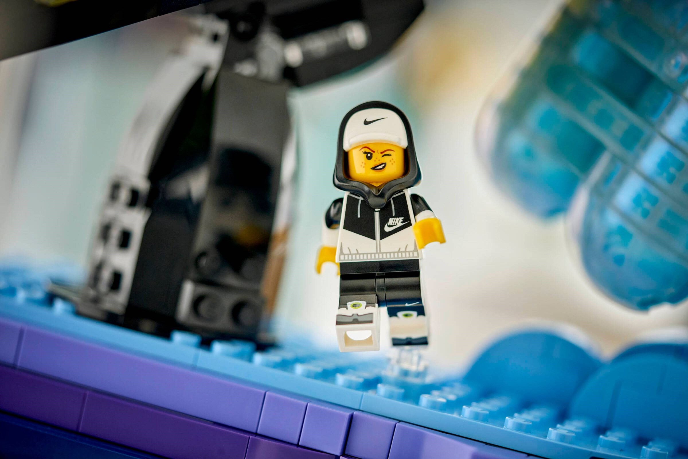 ����������� LEGO Editions 43025 Nike Air Max 95, 1213 �������