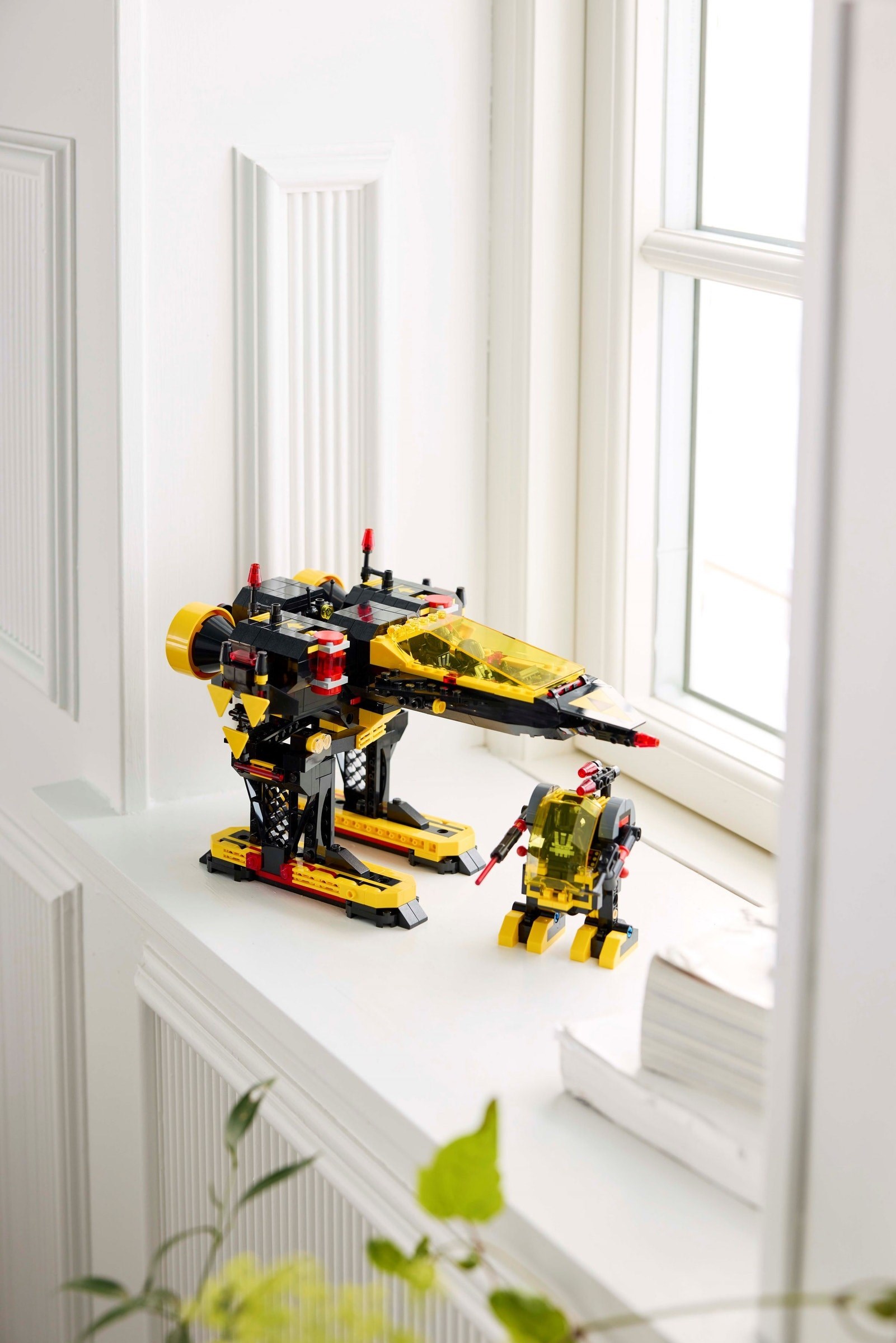����������� LEGO 10355 - ���� �������� ������� Blacktron Renegade, 1151 ������