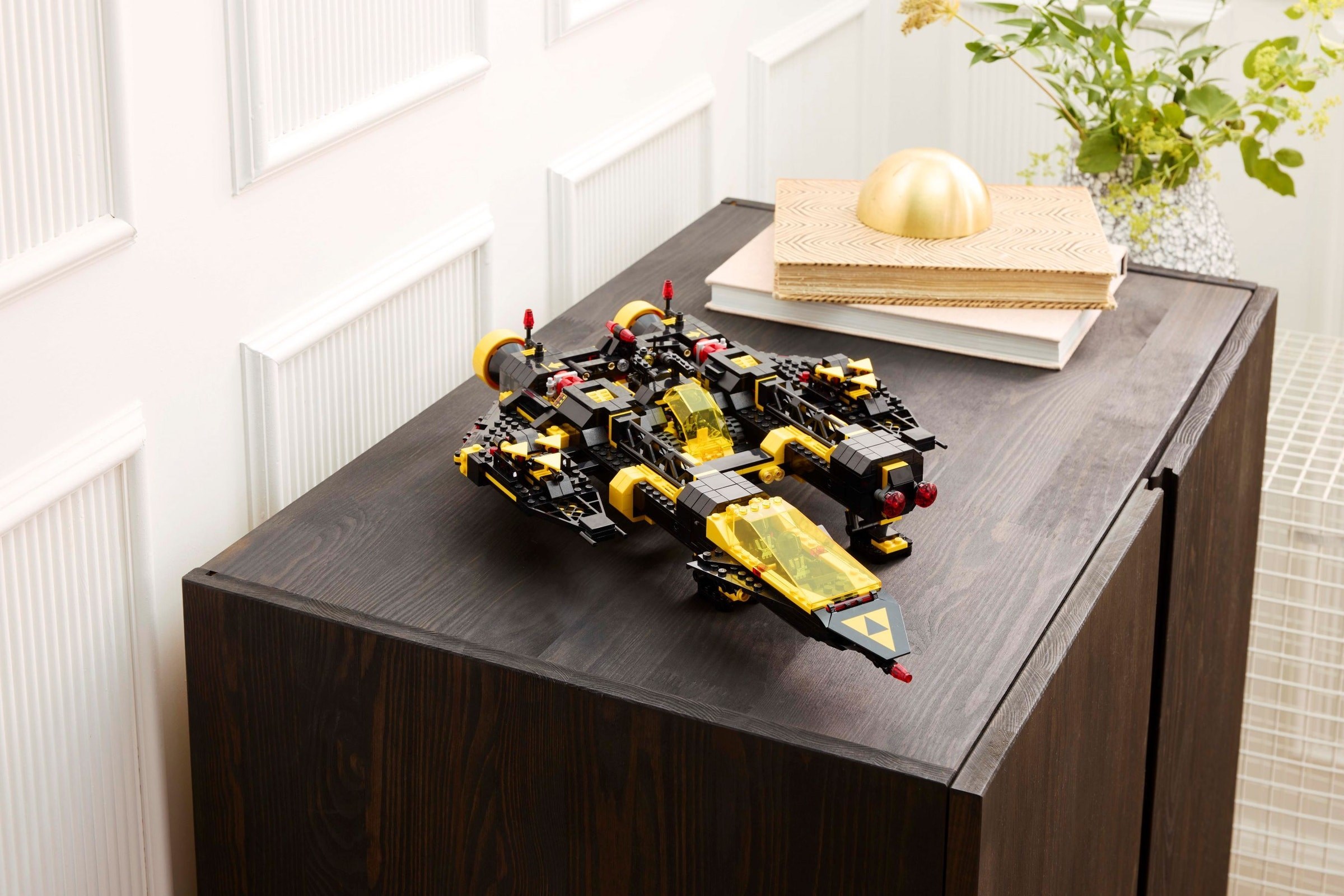 ����������� LEGO 10355 - ���� �������� ������� Blacktron Renegade, 1151 ������