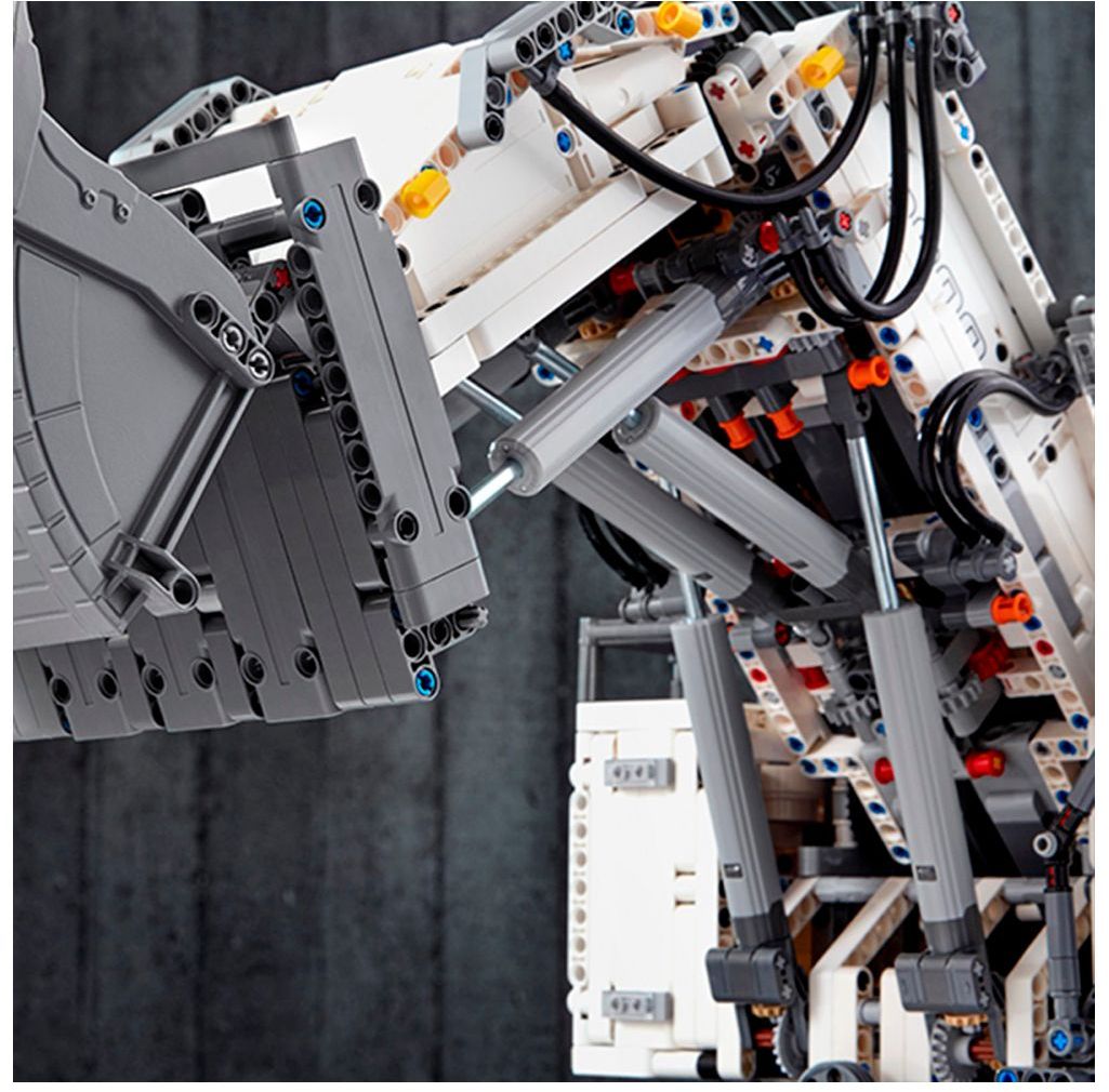 ����������� LEGO 42100 ���������� Liebherr R 9800